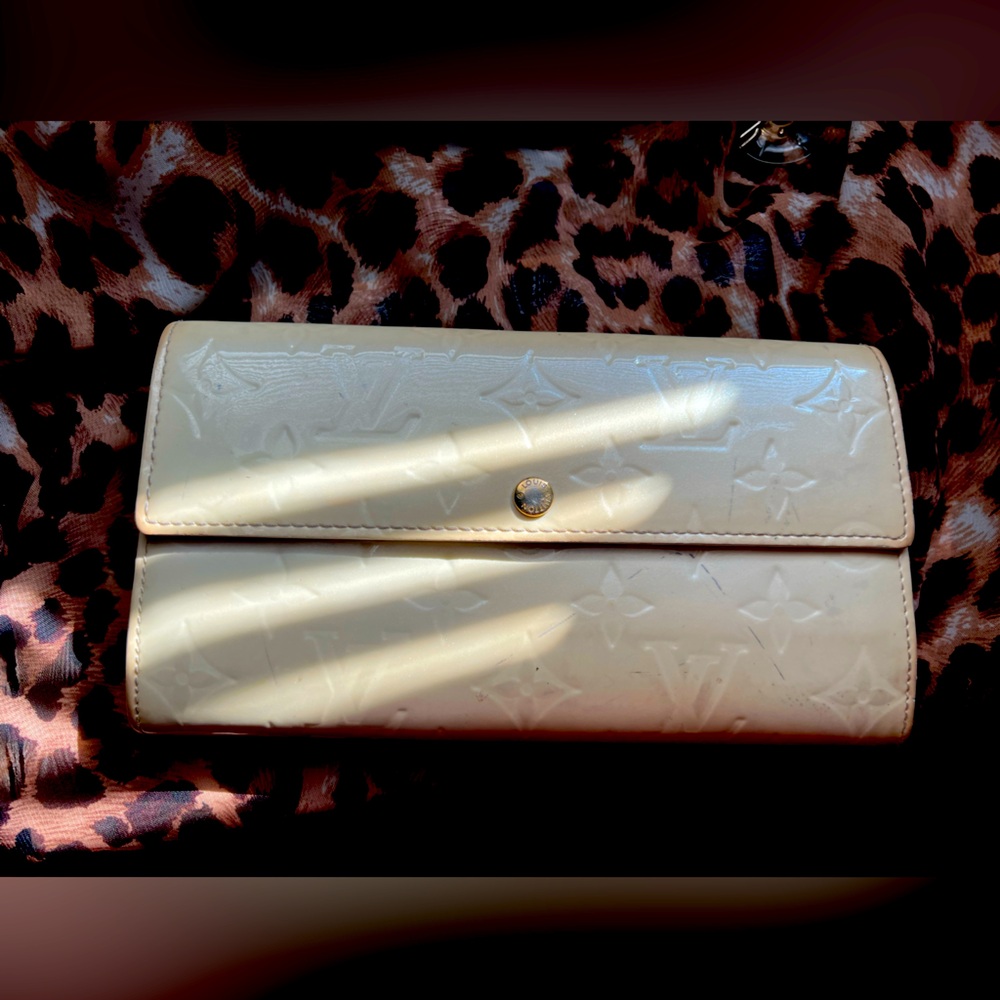 Louis Vuitton Cream Vernis Wallet
